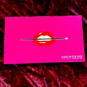 Beautiful lipgloss set w 12 brand new lipglosses.